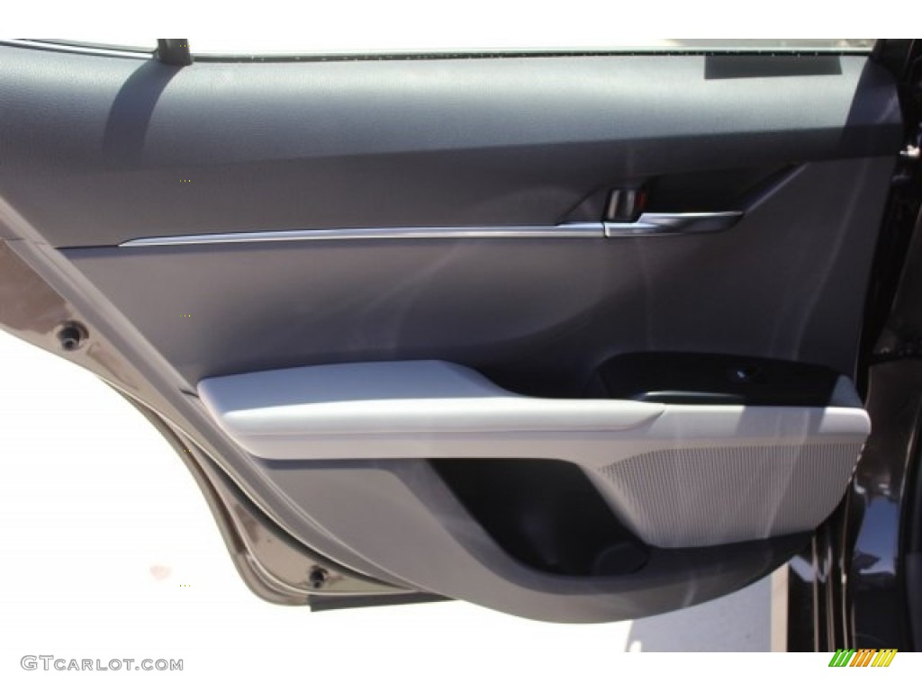 2018 Camry LE - Brownstone / Ash photo #21