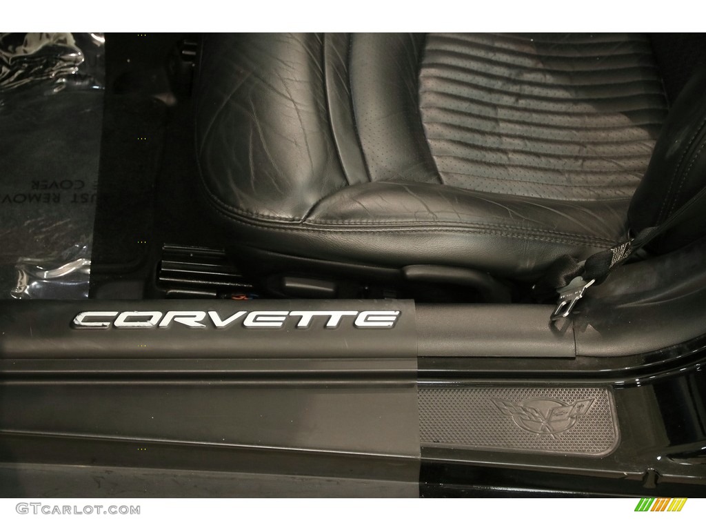 2002 Chevrolet Corvette Convertible Marks and Logos Photo #121888000