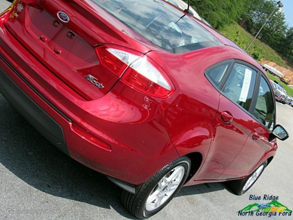 2017 Fiesta SE Sedan - Ruby Red / Charcoal Black photo #34