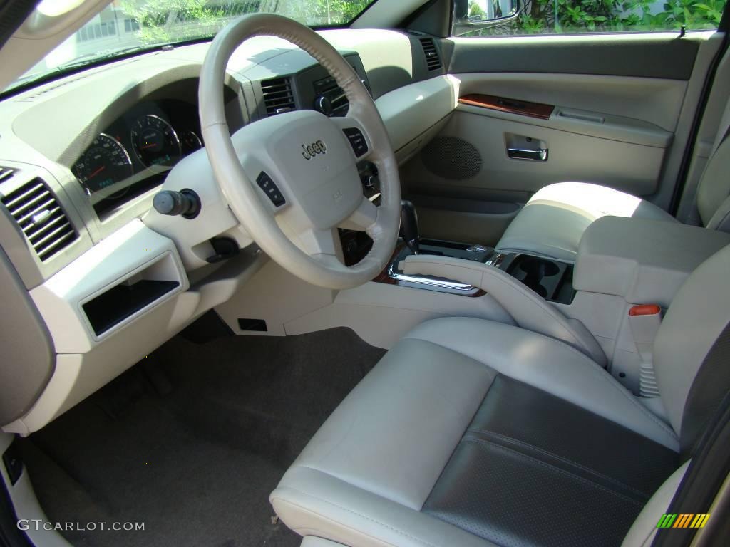 2005 Grand Cherokee Limited 4x4 - Light Khaki Metallic / Khaki photo #10