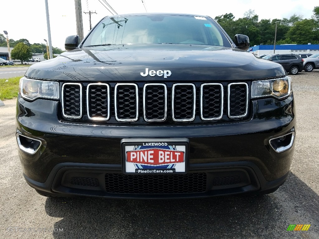 2017 Grand Cherokee Laredo 4x4 - Diamond Black Crystal Pearl / Black/Light Frost Beige photo #2
