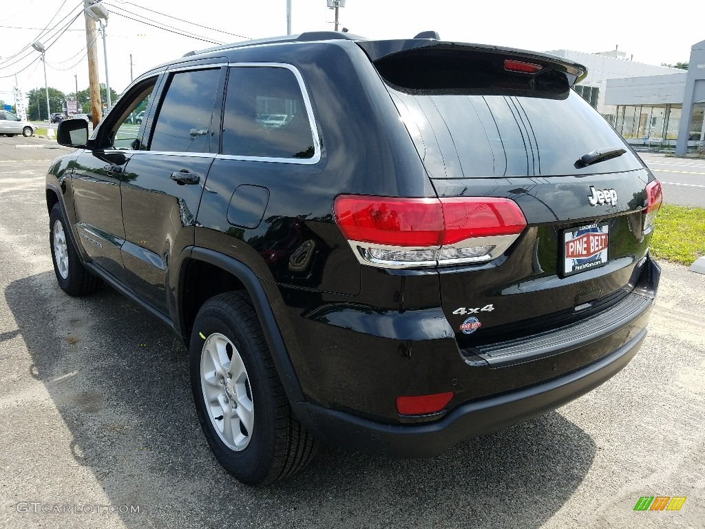 2017 Grand Cherokee Laredo 4x4 - Diamond Black Crystal Pearl / Black/Light Frost Beige photo #4