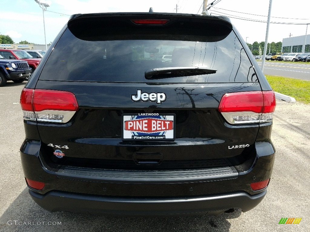 2017 Grand Cherokee Laredo 4x4 - Diamond Black Crystal Pearl / Black/Light Frost Beige photo #5