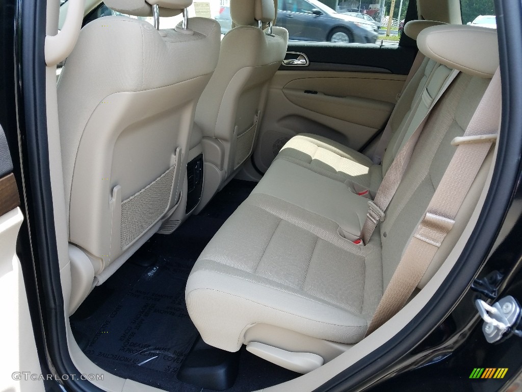 2017 Grand Cherokee Laredo 4x4 - Diamond Black Crystal Pearl / Black/Light Frost Beige photo #8