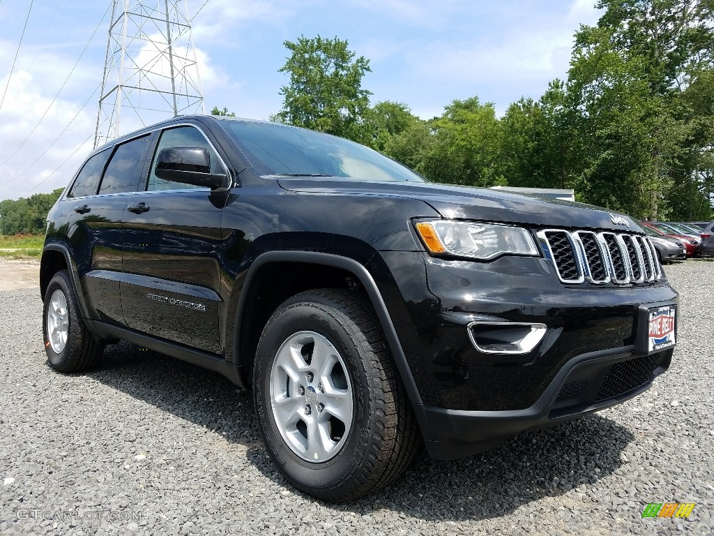 2017 Grand Cherokee Laredo 4x4 - Diamond Black Crystal Pearl / Black photo #1