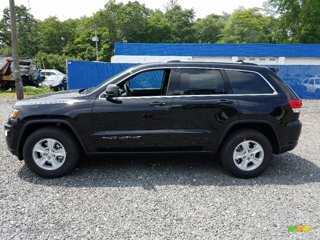 2017 Grand Cherokee Laredo 4x4 - Diamond Black Crystal Pearl / Black photo #3