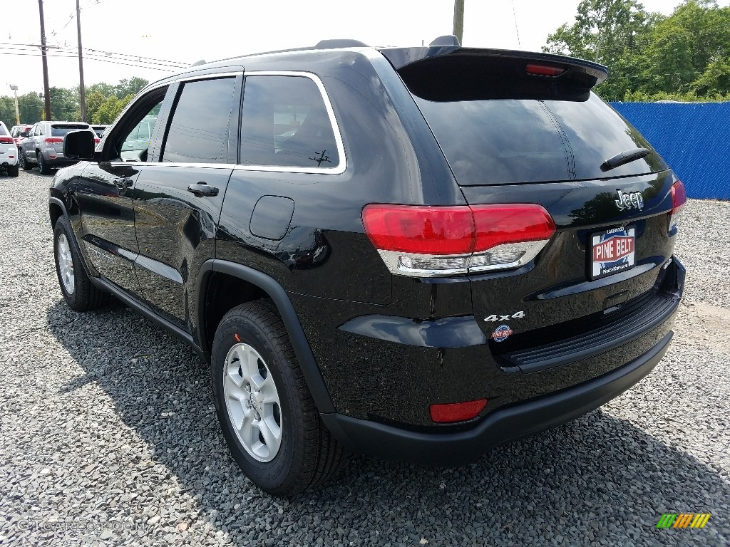 2017 Grand Cherokee Laredo 4x4 - Diamond Black Crystal Pearl / Black photo #5