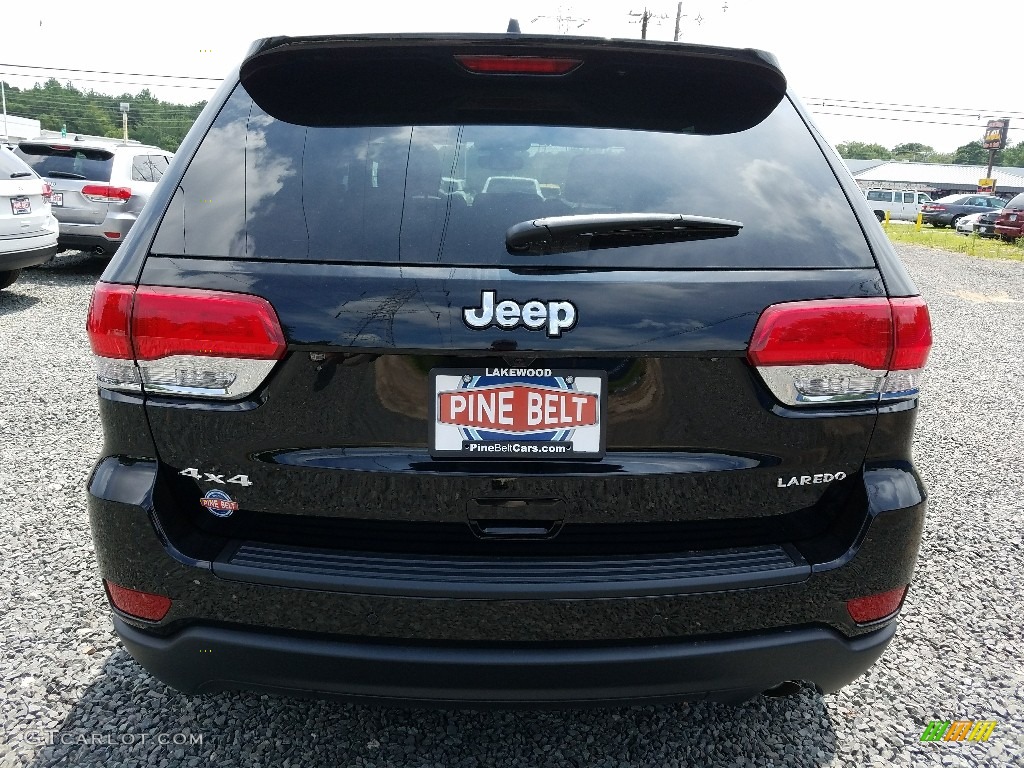 2017 Grand Cherokee Laredo 4x4 - Diamond Black Crystal Pearl / Black photo #6