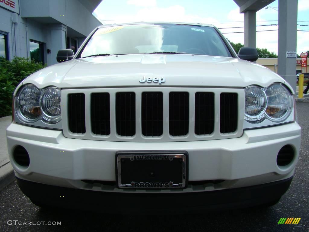 2006 Grand Cherokee Laredo 4x4 - Stone White / Medium Slate Gray photo #3