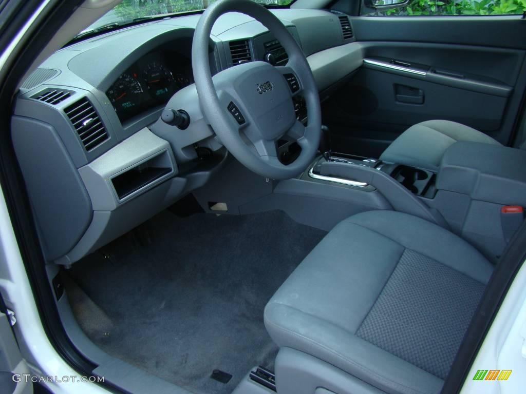 2006 Grand Cherokee Laredo 4x4 - Stone White / Medium Slate Gray photo #10