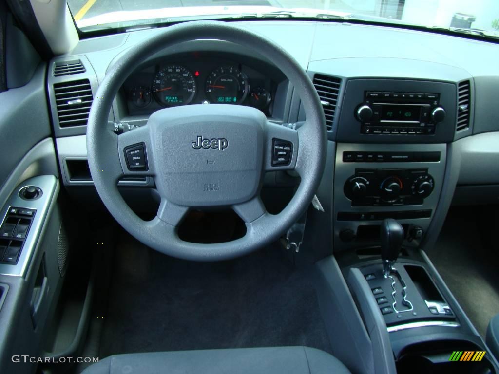 2006 Grand Cherokee Laredo 4x4 - Stone White / Medium Slate Gray photo #11