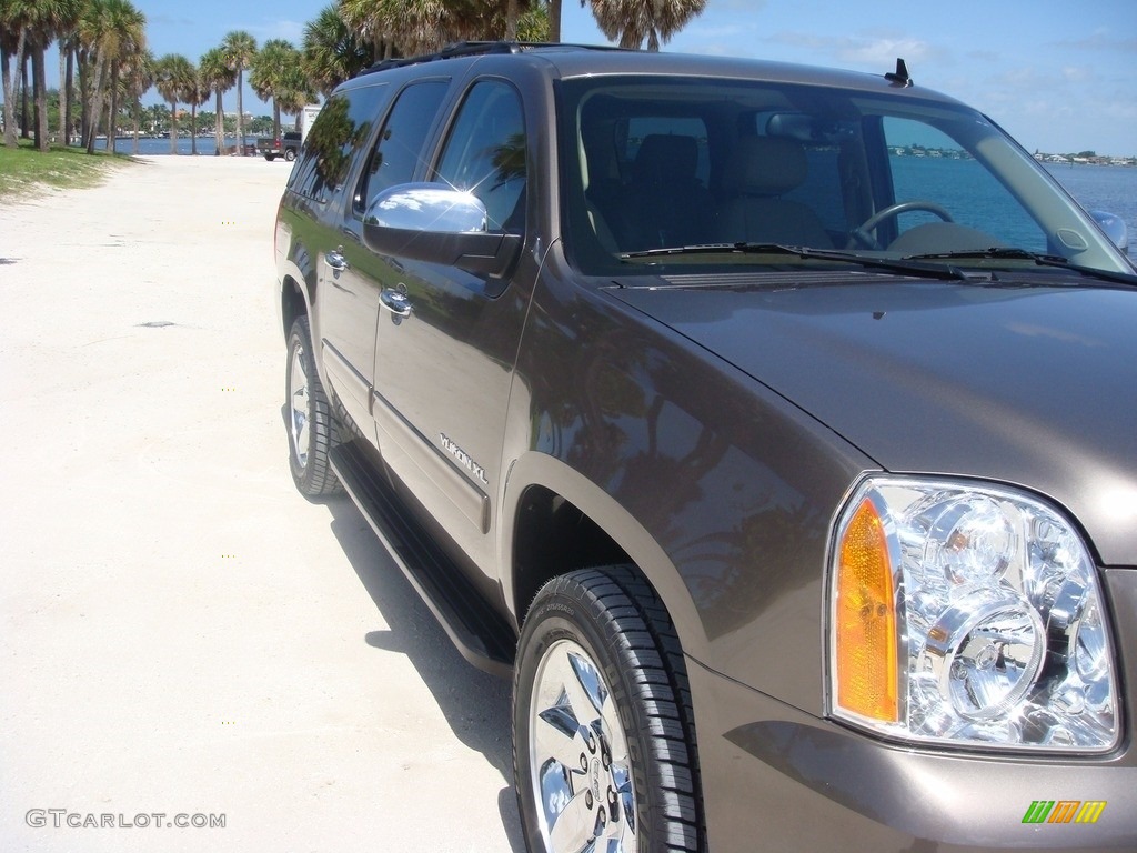 2013 Yukon XL SLT - Champagne Silver Metallic / Light Tan photo #9