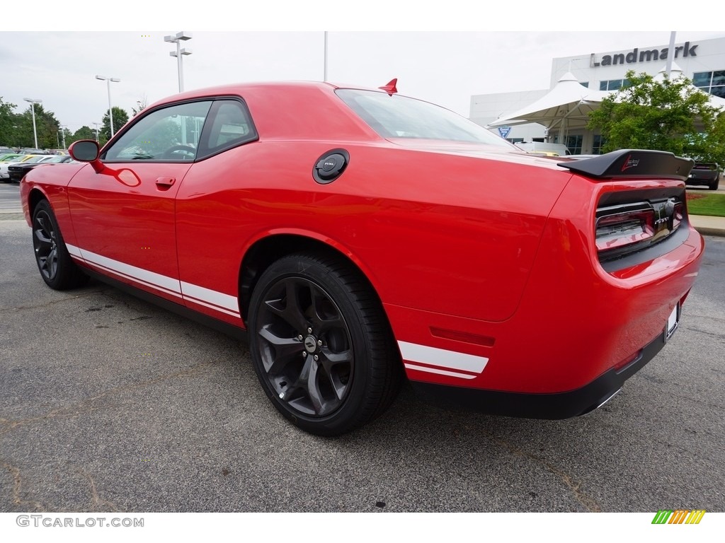 2017 Challenger SXT - TorRed / Black photo #2