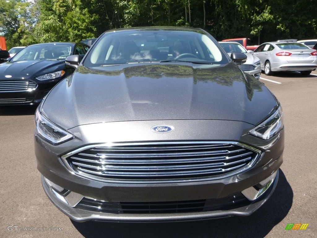 2017 Fusion SE - Magnetic / Ebony photo #3