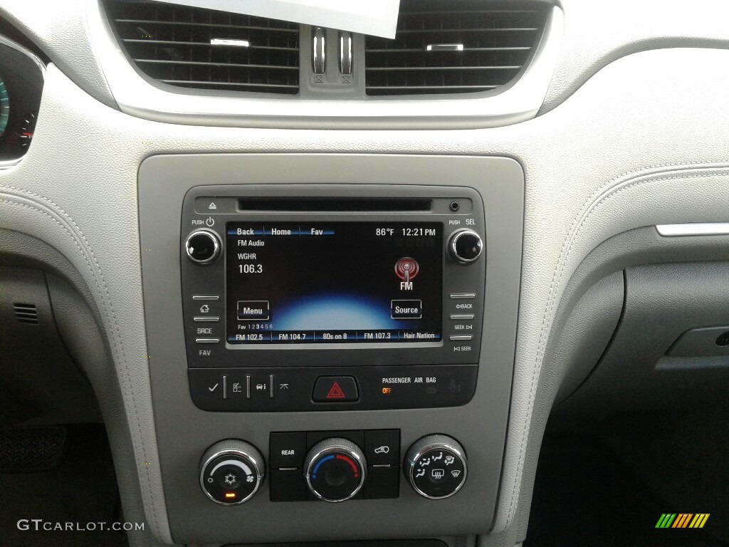 2017 Chevrolet Traverse LS Controls Photos