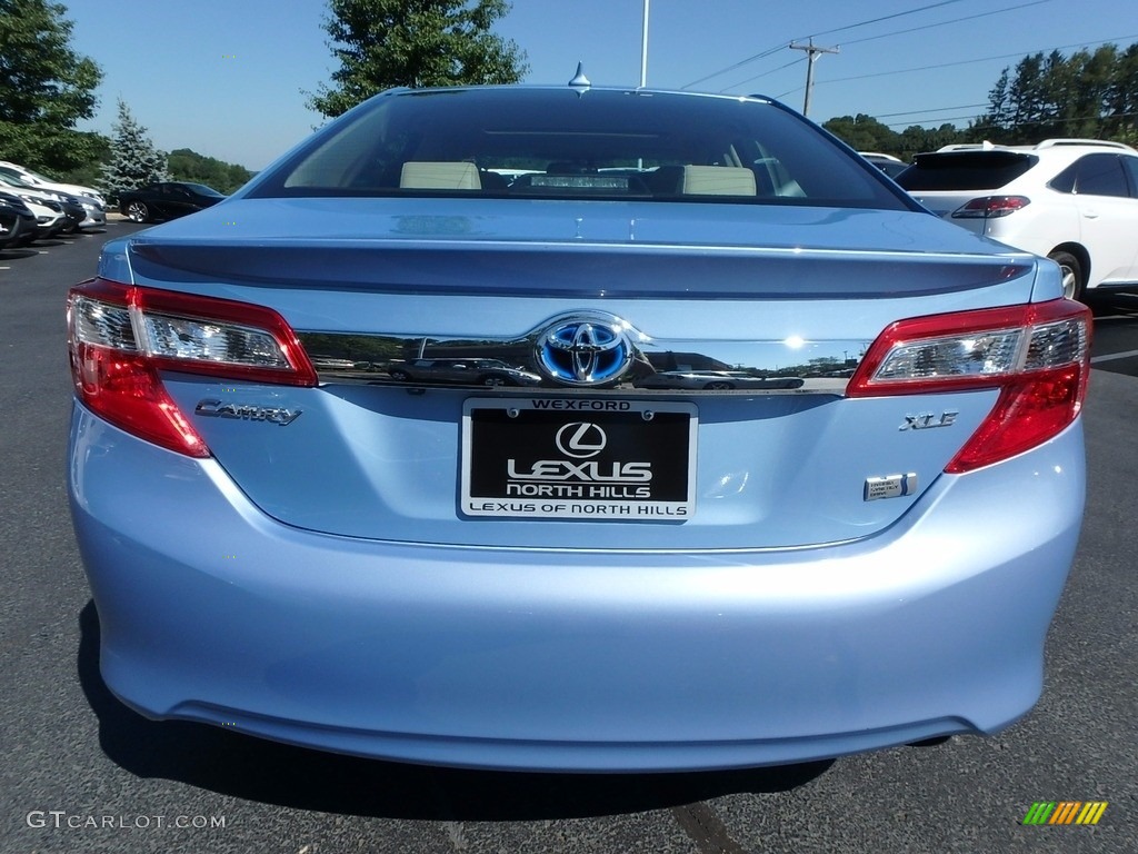 2013 Camry Hybrid XLE - Clearwater Blue Metallic / Ivory photo #6
