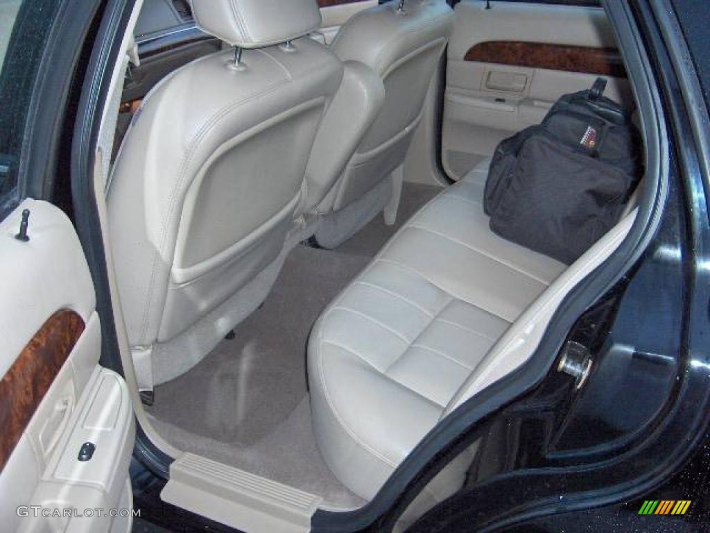 2004 Grand Marquis LS - Black Clearcoat / Medium Parchment photo #7