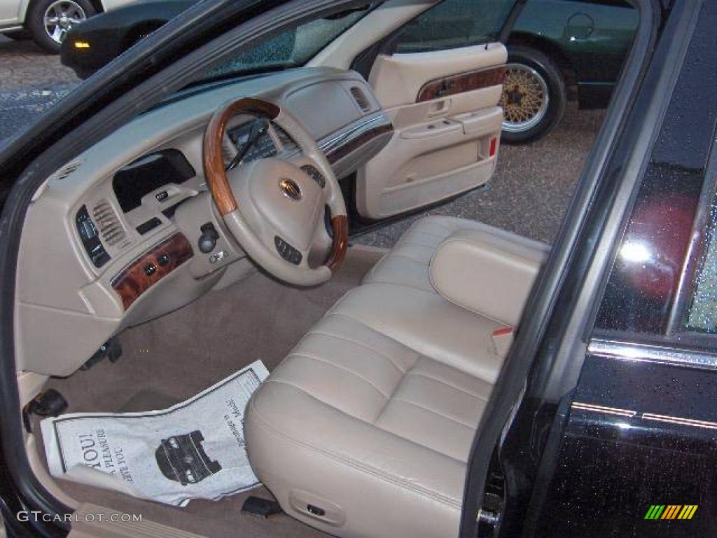 2004 Grand Marquis LS - Black Clearcoat / Medium Parchment photo #9