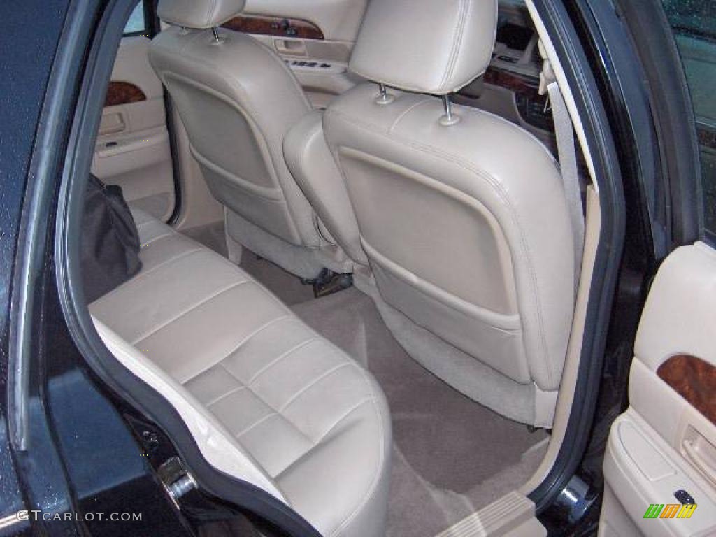 2004 Grand Marquis LS - Black Clearcoat / Medium Parchment photo #13