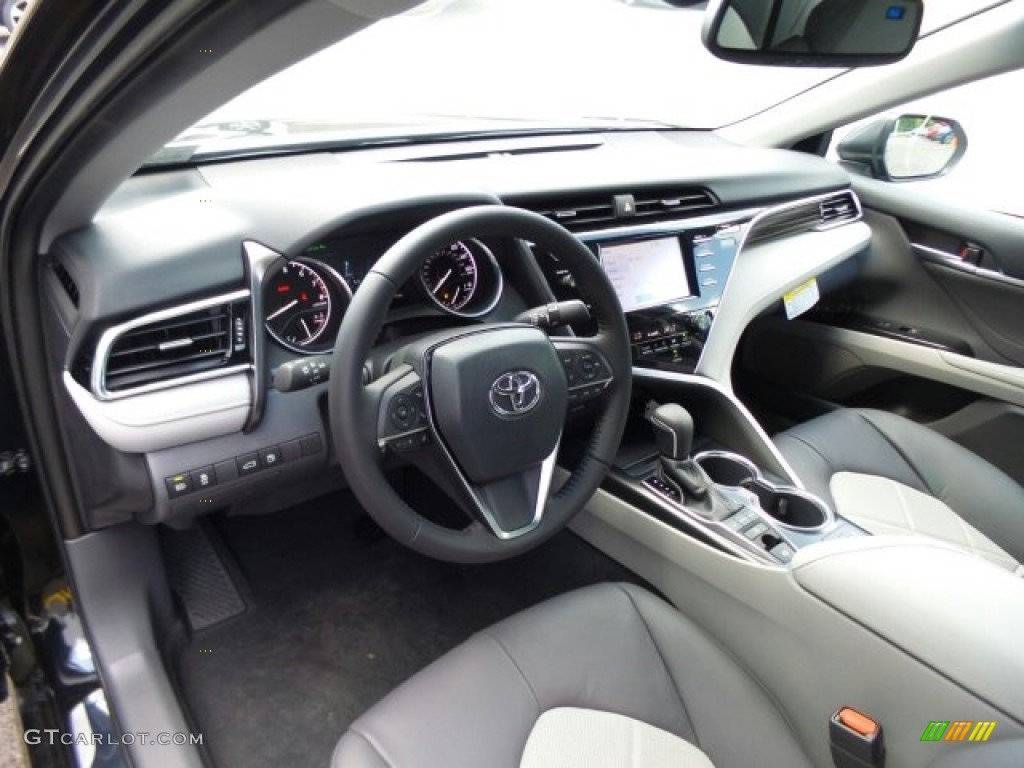 Black Interior 2018 Toyota Camry XLE Photo #121952873