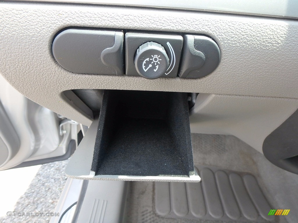 2008 Aura XE 3.5 - Silver Pearl / Gray photo #23