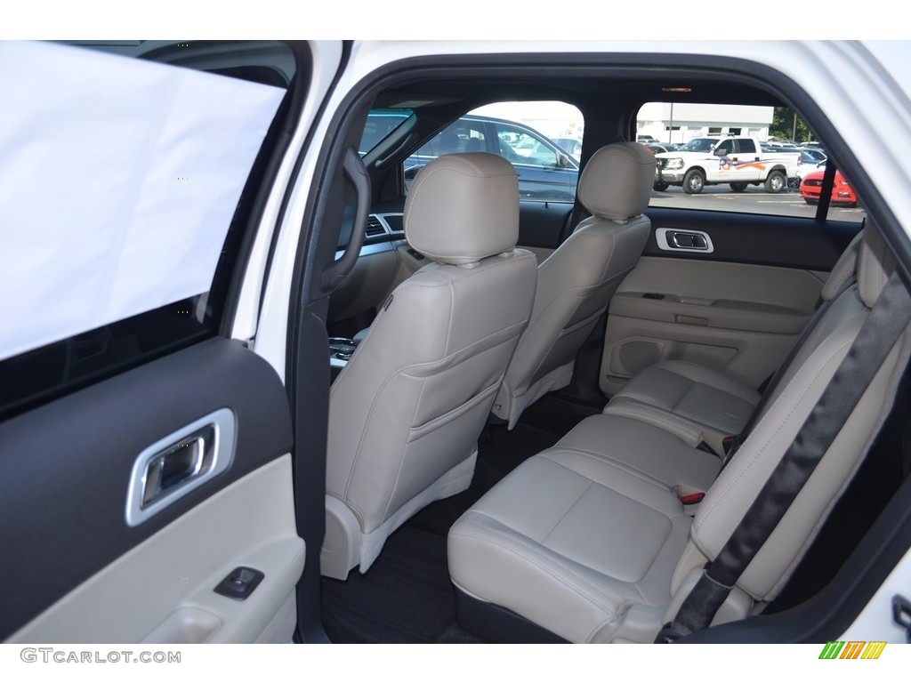 2015 Explorer XLT 4WD - Oxford White / Medium Light Stone photo #12