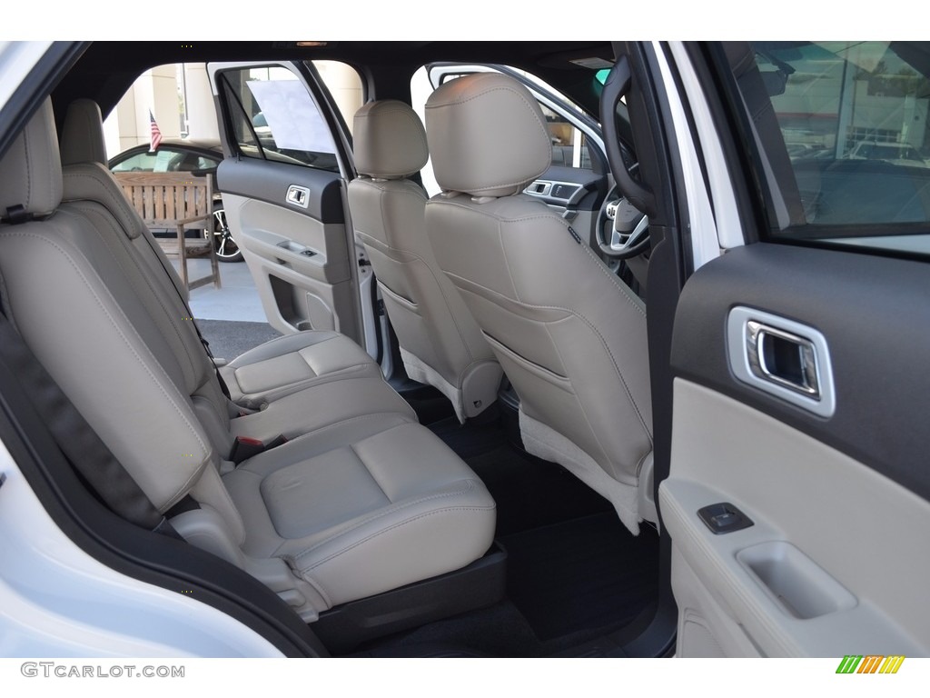 2015 Explorer XLT 4WD - Oxford White / Medium Light Stone photo #15
