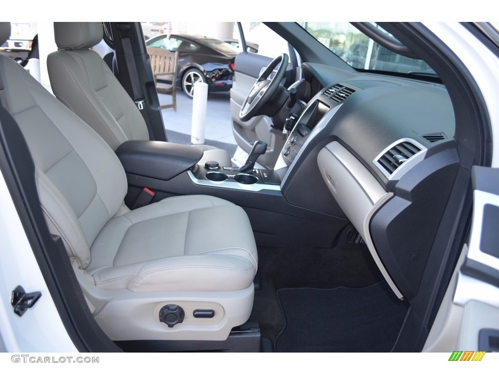 2015 Explorer XLT 4WD - Oxford White / Medium Light Stone photo #17