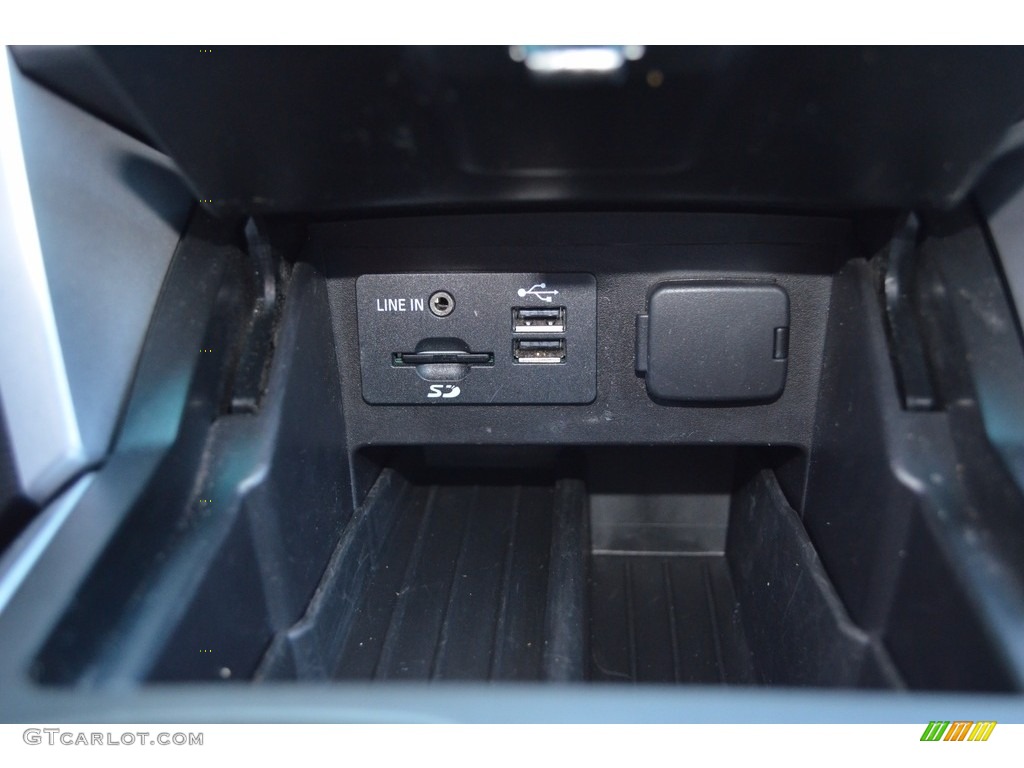 2015 Explorer XLT 4WD - Oxford White / Medium Light Stone photo #22