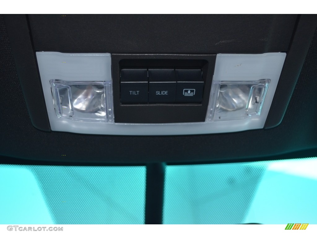 2015 Explorer XLT 4WD - Oxford White / Medium Light Stone photo #27