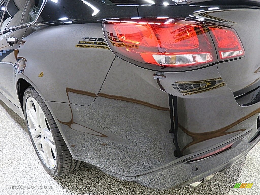 2016 SS Sedan - Phantom Black Metallic / Jet Black photo #9