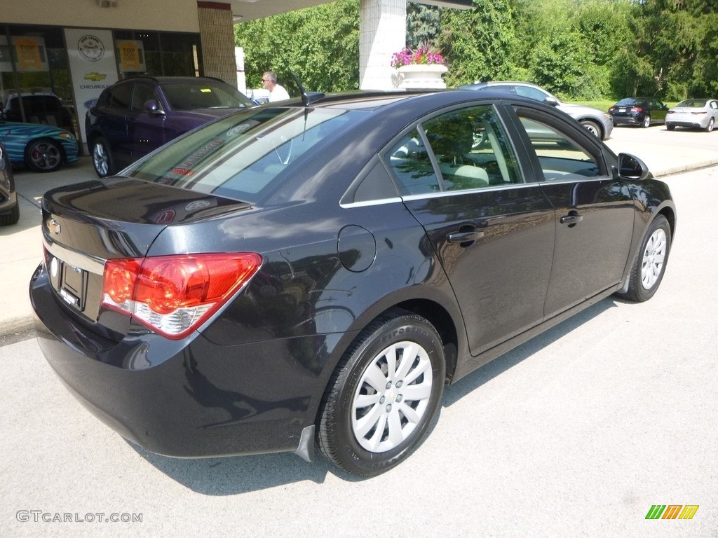 2011 Cruze LS - Imperial Blue Metallic / Jet Black/Medium Titanium photo #2