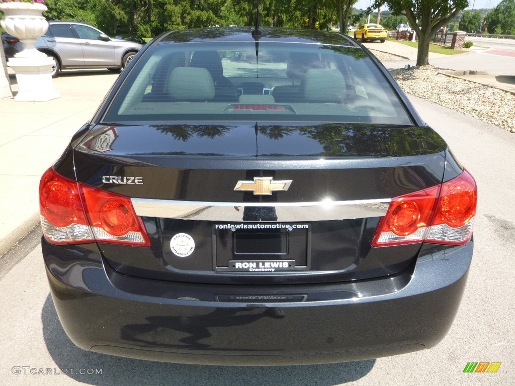 2011 Cruze LS - Imperial Blue Metallic / Jet Black/Medium Titanium photo #8