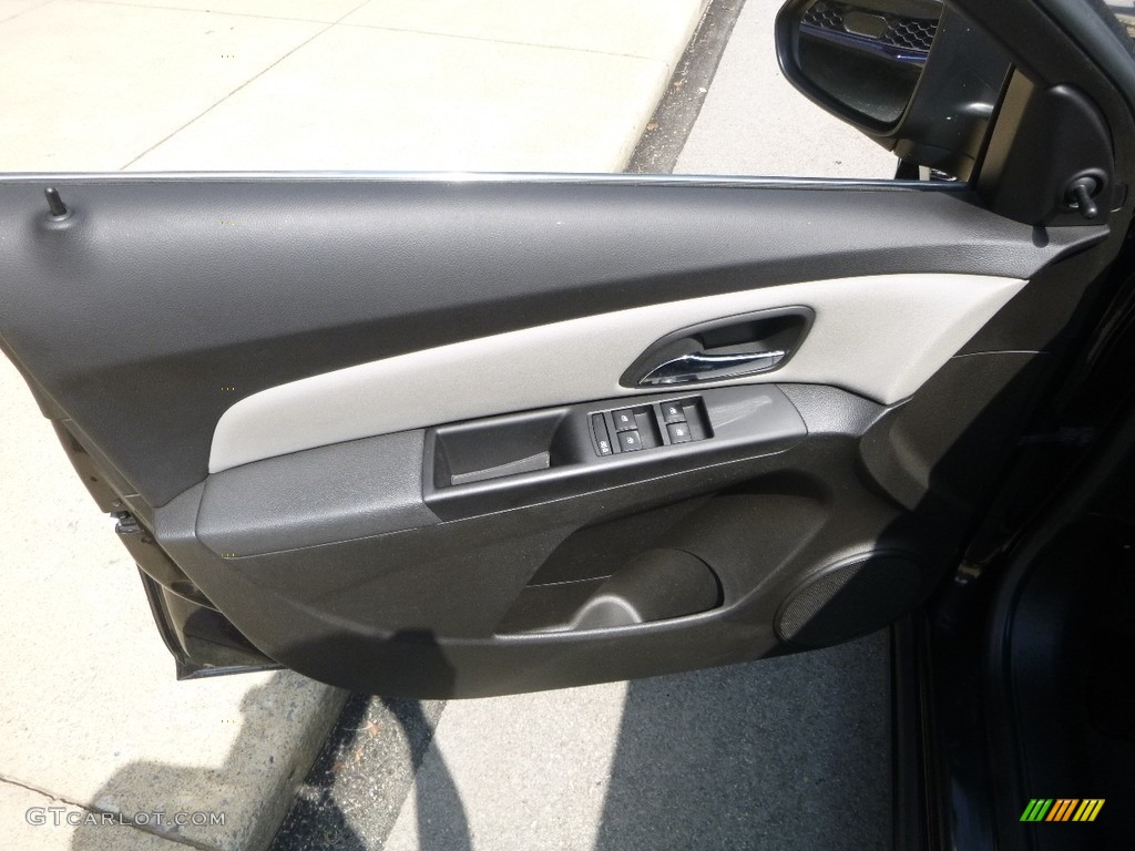 2011 Cruze LS - Imperial Blue Metallic / Jet Black/Medium Titanium photo #14