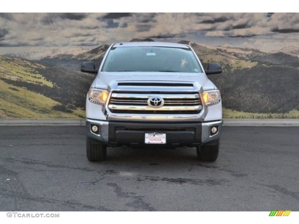 2017 Tundra SR5 CrewMax 4x4 - Super White / Graphite photo #2