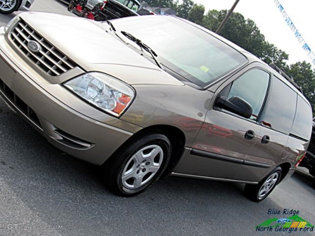 2006 Freestar SE - Arizona Beige Metallic / Pebble Beige photo #25
