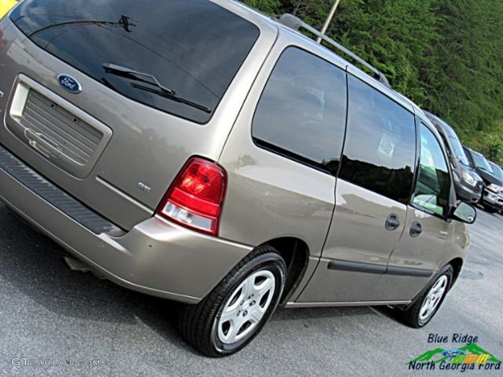 2006 Freestar SE - Arizona Beige Metallic / Pebble Beige photo #27