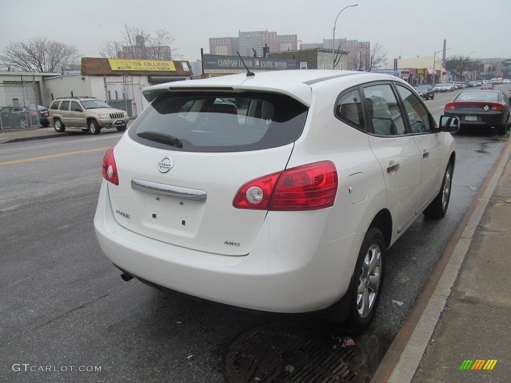 2013 Rogue S AWD - Pearl White / Gray photo #5