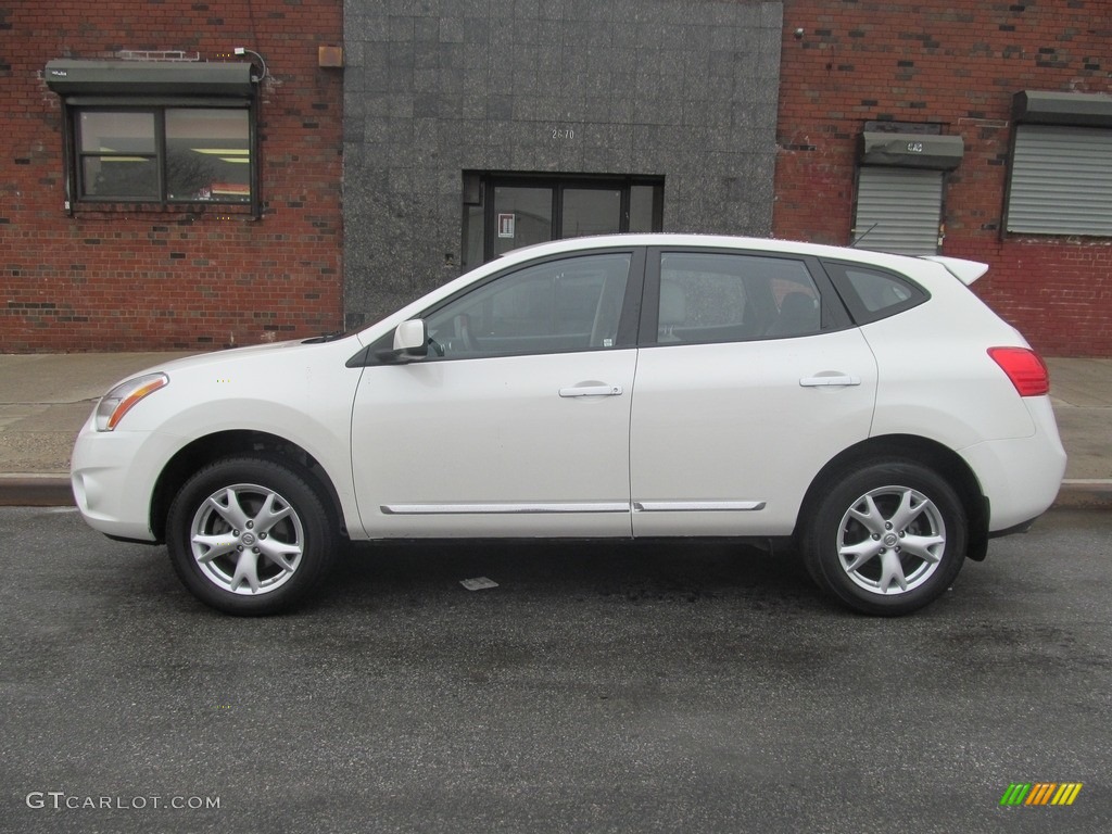 2013 Rogue S AWD - Pearl White / Gray photo #10