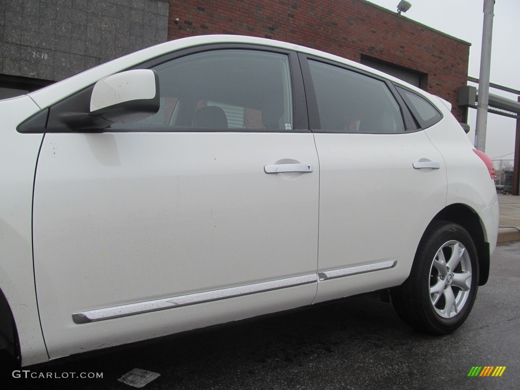 2013 Rogue S AWD - Pearl White / Gray photo #14