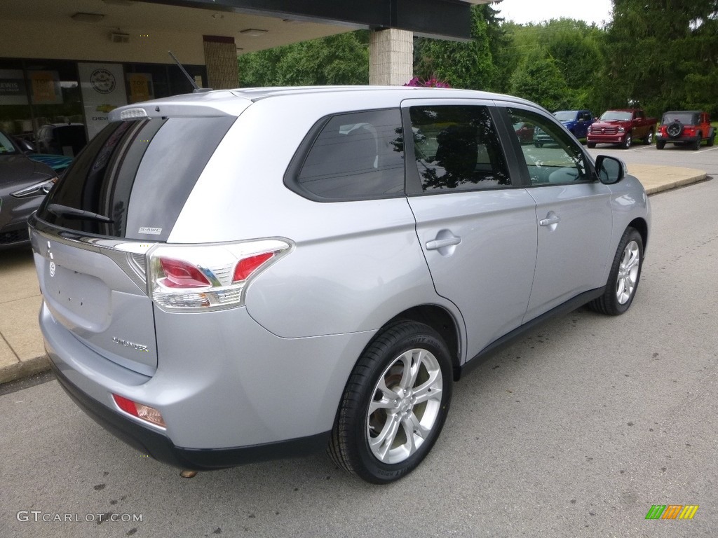 2014 Outlander SE S-AWC - Cool Silver Metallic / Black photo #2