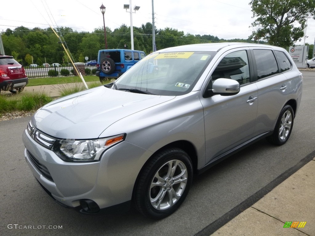 2014 Outlander SE S-AWC - Cool Silver Metallic / Black photo #5