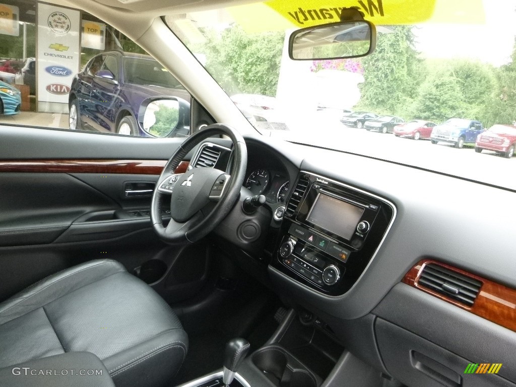2014 Outlander SE S-AWC - Cool Silver Metallic / Black photo #12