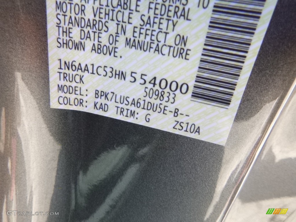 2017 Titan PRO-4X King Cab 4x4 - Gun Metallic / Black photo #15