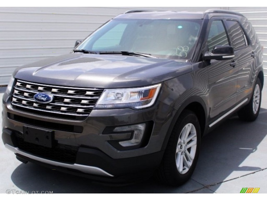 2017 Explorer XLT - Magnetic / Sport Appearance Dark Earth Gray photo #3