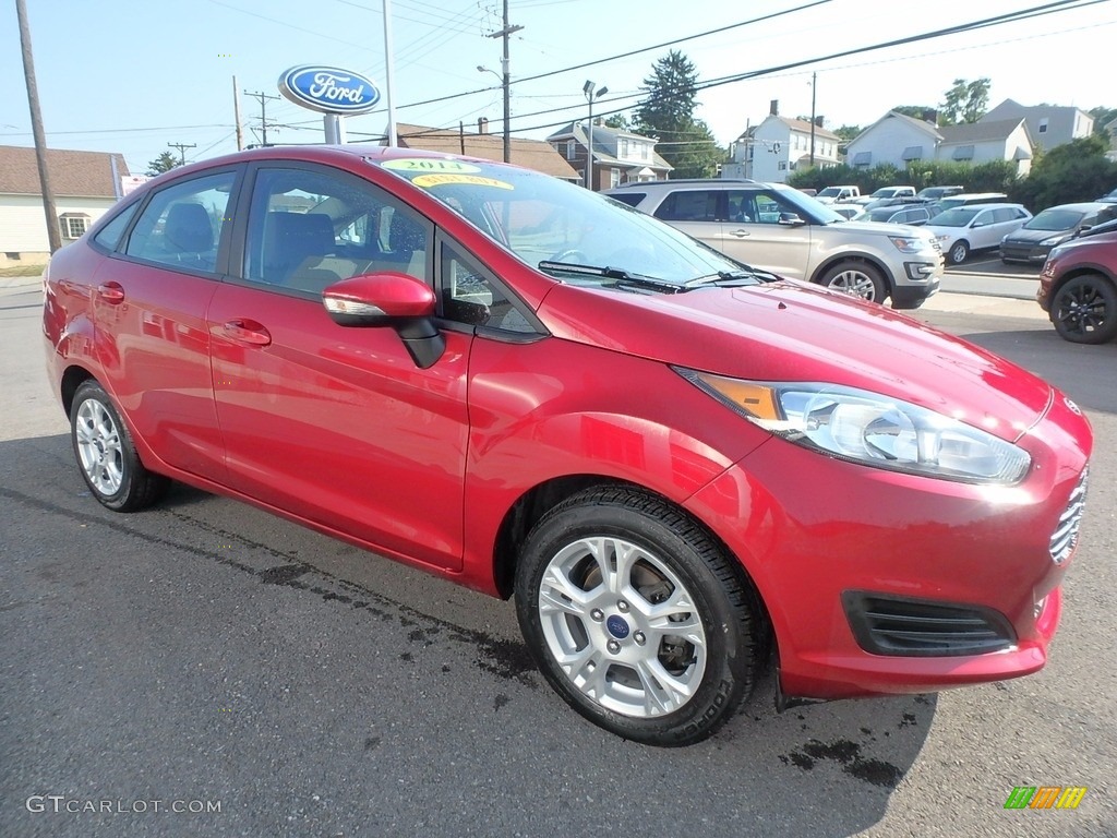 2014 Fiesta SE Sedan - Ruby Red / Charcoal Black photo #3