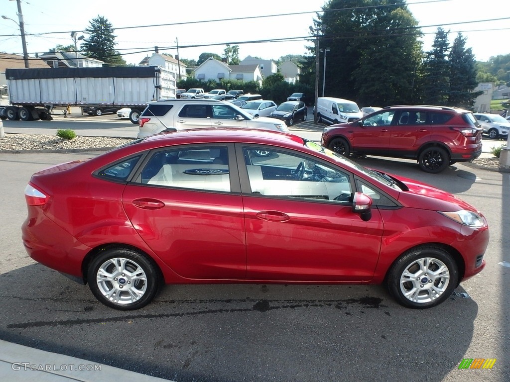 2014 Fiesta SE Sedan - Ruby Red / Charcoal Black photo #4