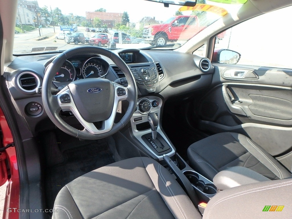 2014 Fiesta SE Sedan - Ruby Red / Charcoal Black photo #11