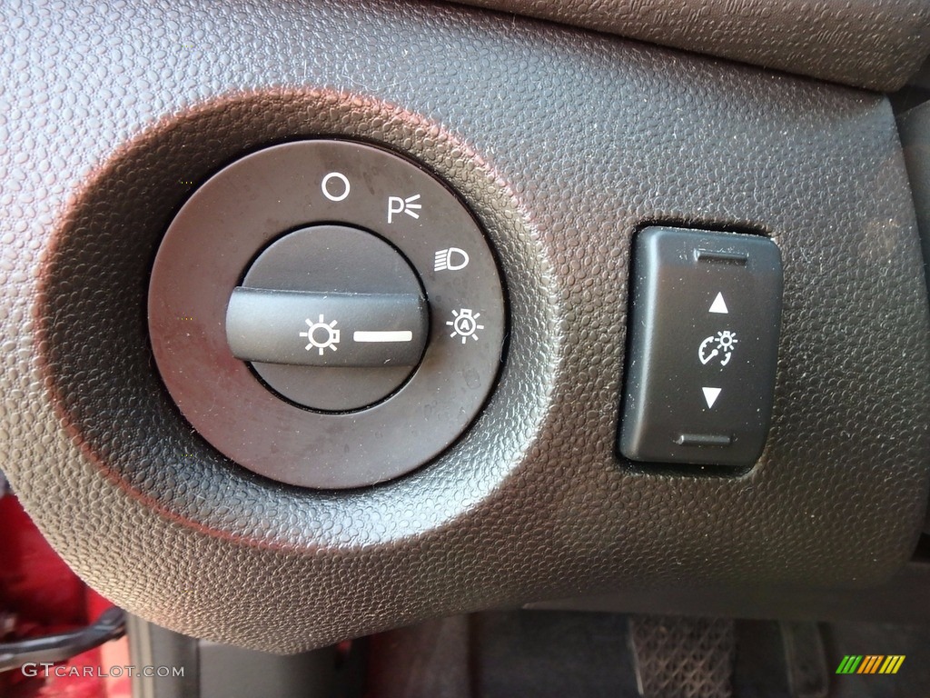 2014 Fiesta SE Sedan - Ruby Red / Charcoal Black photo #18