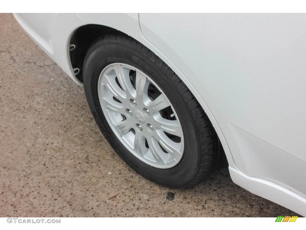 2011 Galant FE - White Pearl / Gray Sport photo #12